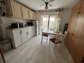 Studio Proche Plage avec Parking Privé, Secteur Falaises - FR-1-723-49
